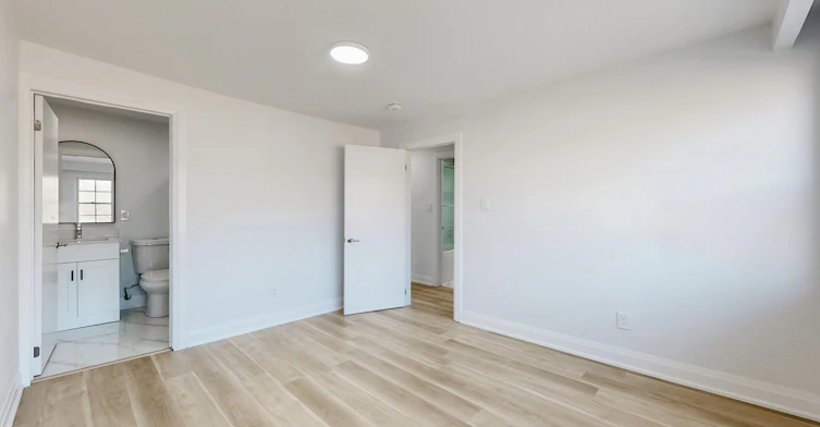 Upper-85 Primula Crescent, Toronto, ON, M9L 1J9 - 16