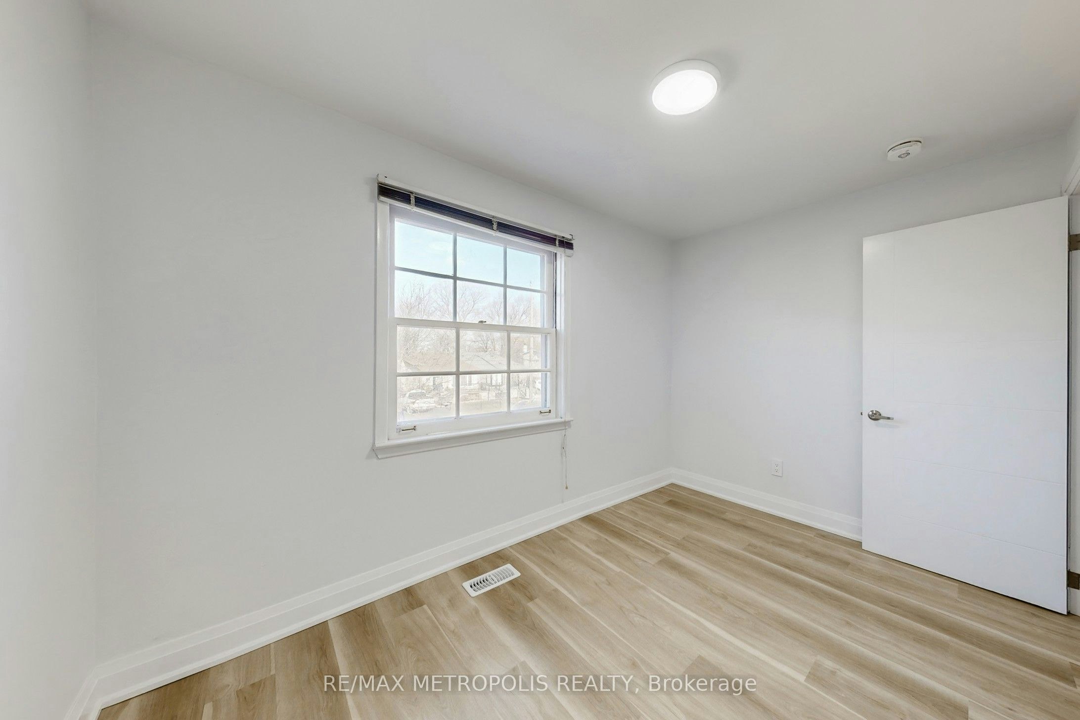 Upper-85 Primula Crescent, Toronto, ON, M9L 1J9 - 11