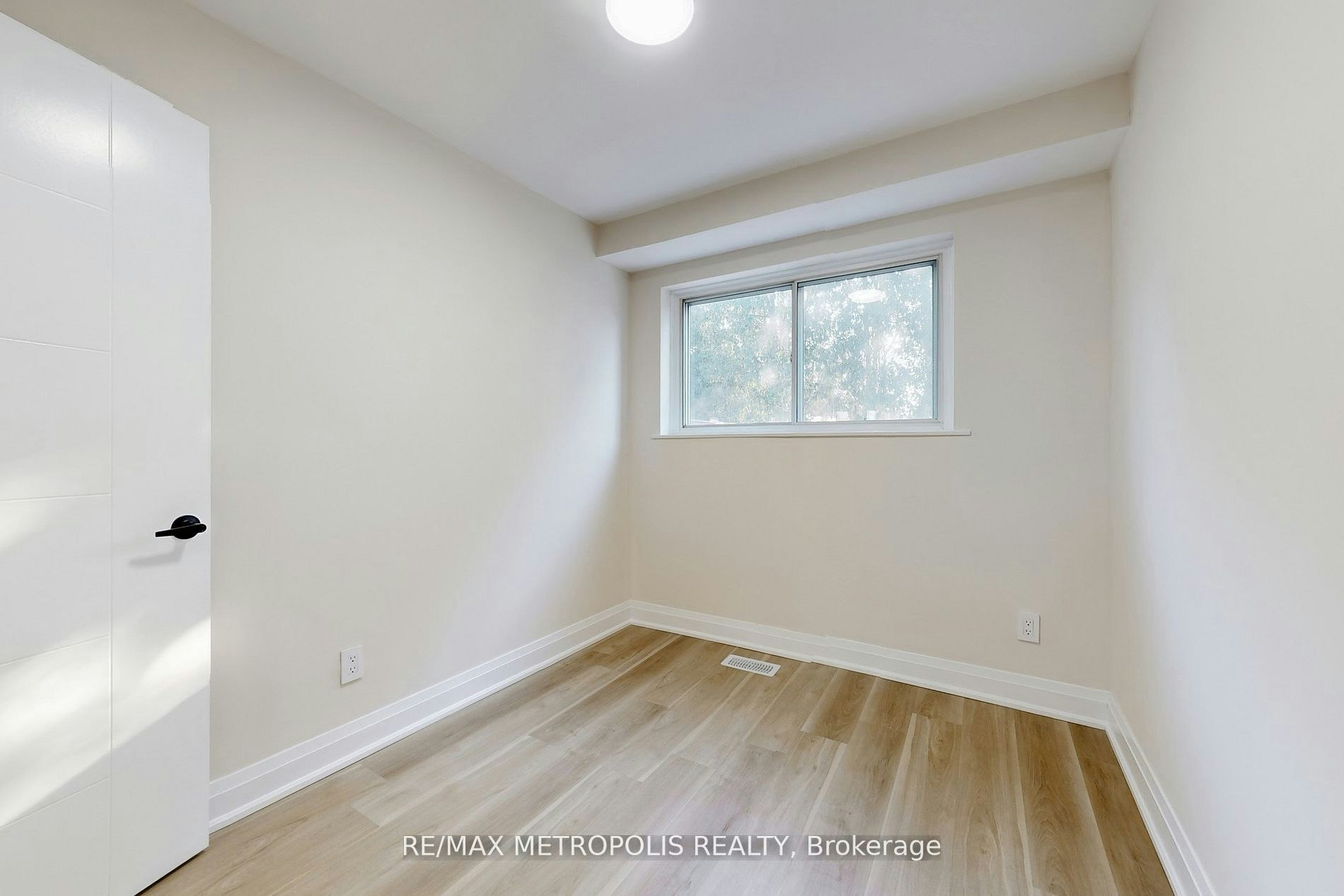 Upper-85 Primula Crescent, Toronto, ON, M9L 1J9 - 13