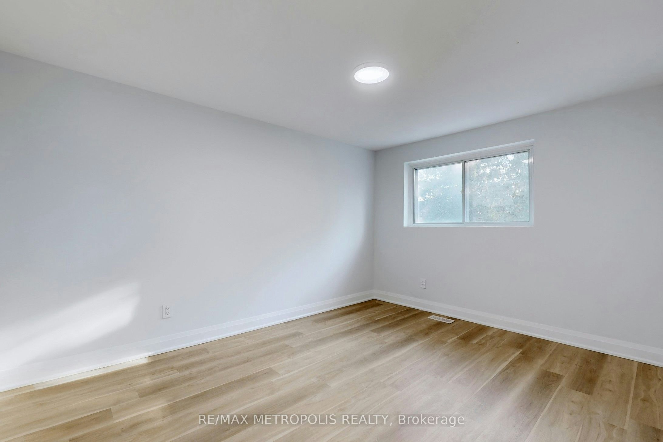 Upper-85 Primula Crescent, Toronto, ON, M9L 1J9 - 7