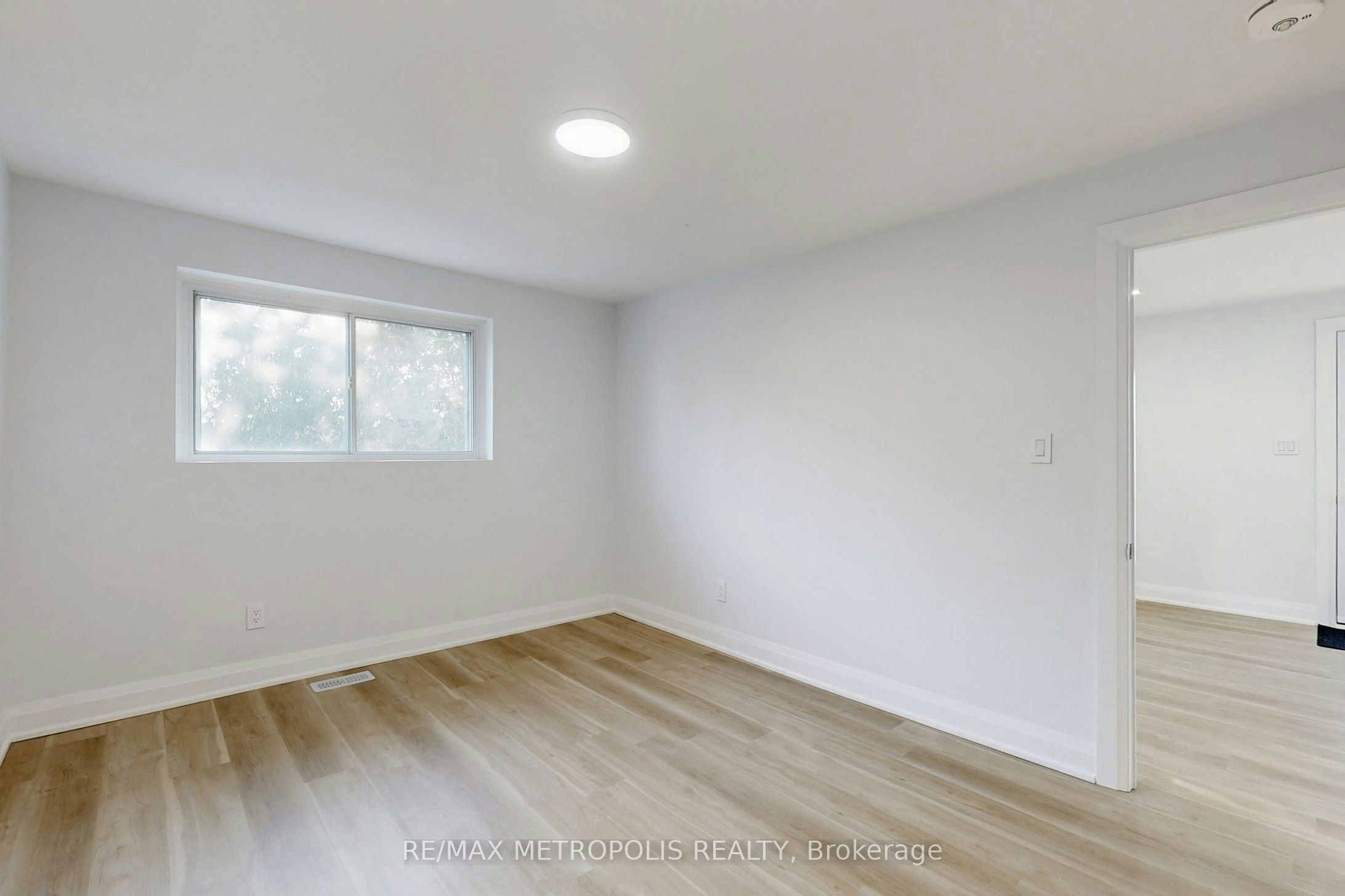 Upper-85 Primula Crescent, Toronto, ON, M9L 1J9 - 10