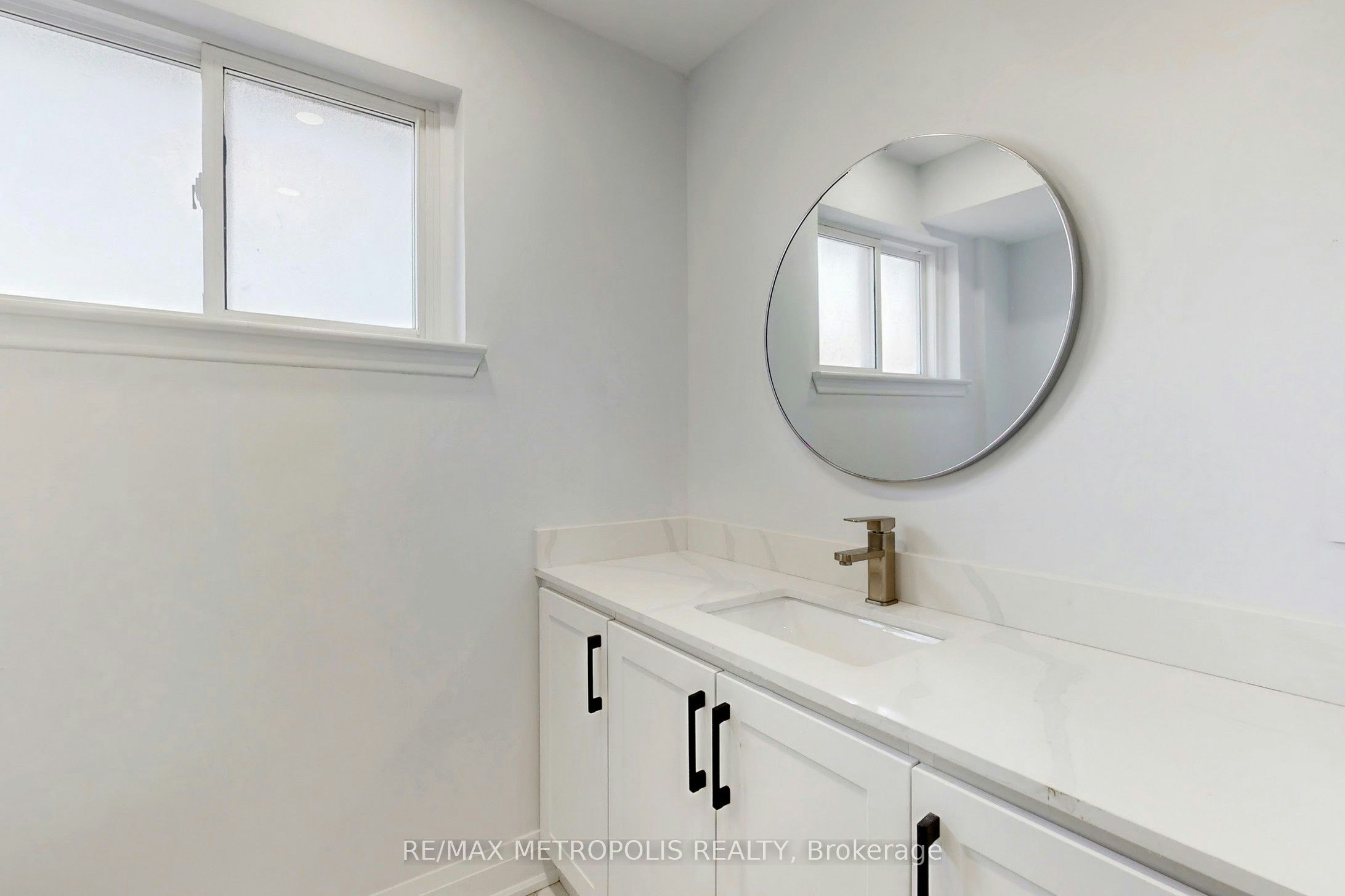 Upper-85 Primula Crescent, Toronto, ON, M9L 1J9 - 14