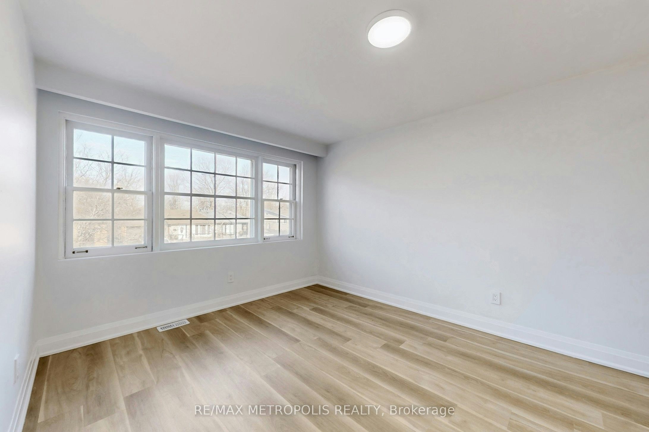 Upper-85 Primula Crescent, Toronto, ON, M9L 1J9 - 18