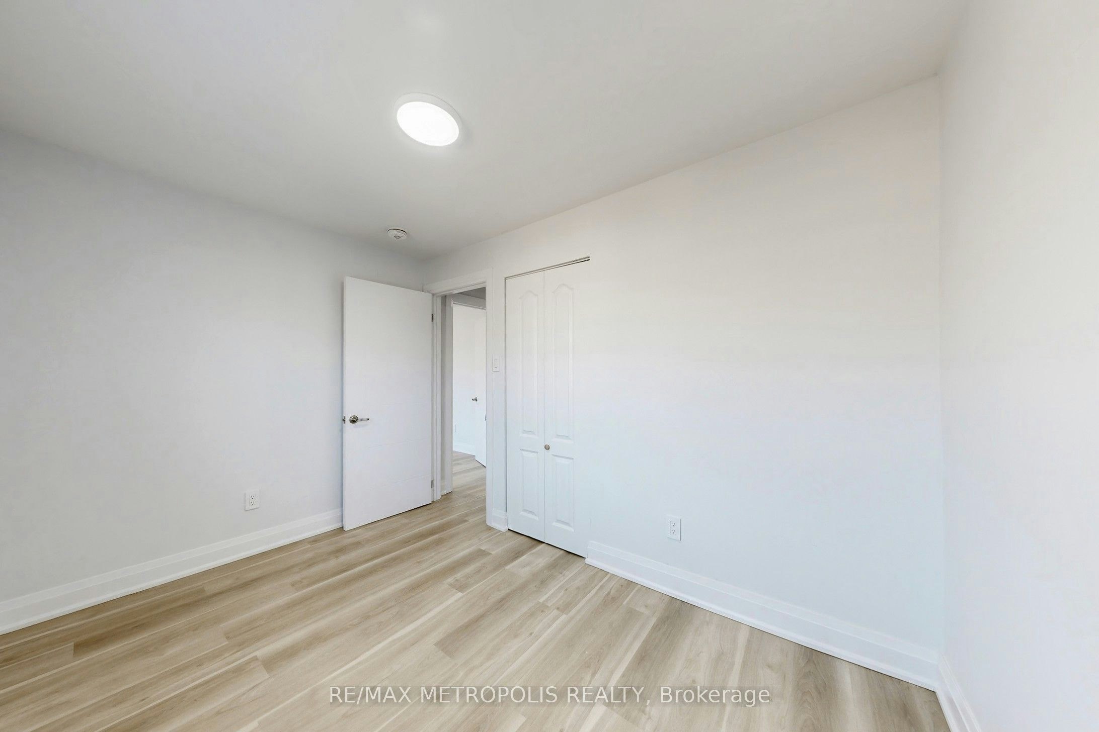 Upper-85 Primula Crescent, Toronto, ON, M9L 1J9 - 12