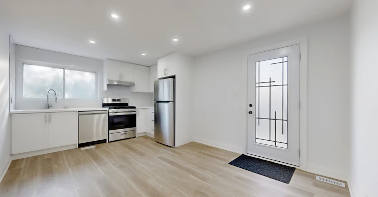 Upper-85 Primula Crescent, Toronto, ON, M9L 1J9 - 2