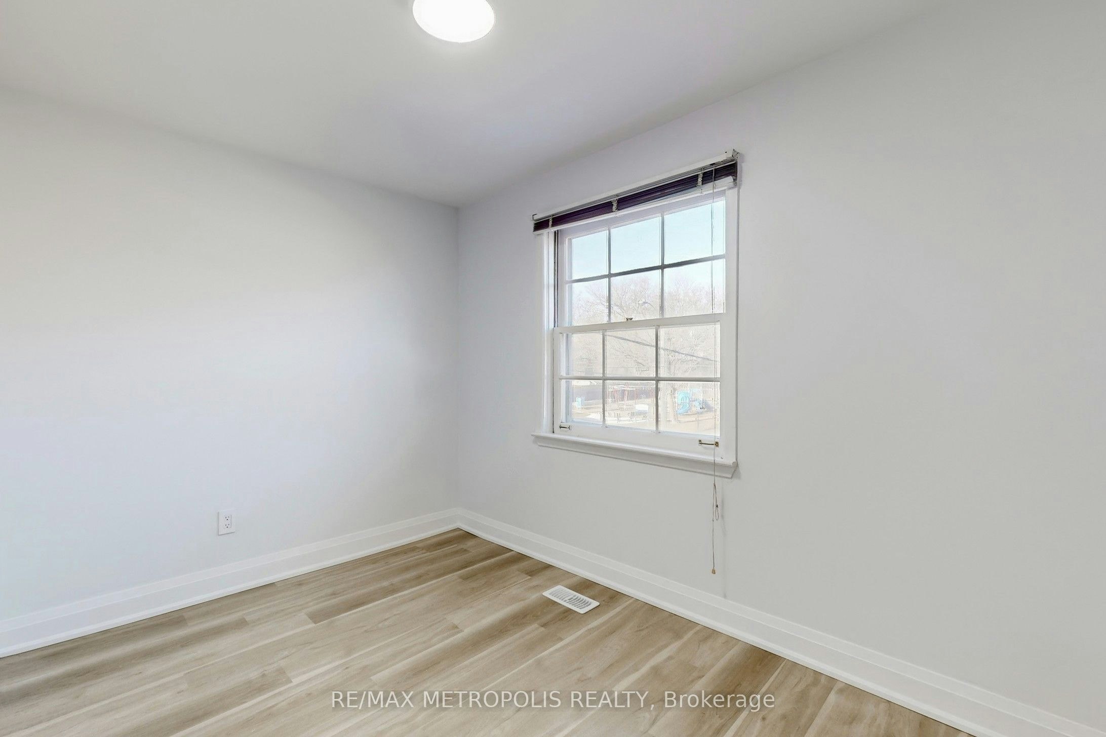 Upper-85 Primula Crescent, Toronto, ON, M9L 1J9 - 13