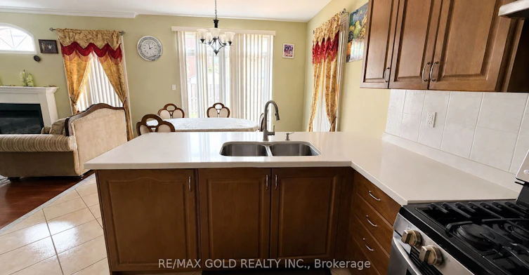 6 Stonemount Trail, Brampton, ON, L6R 0P8 - 10