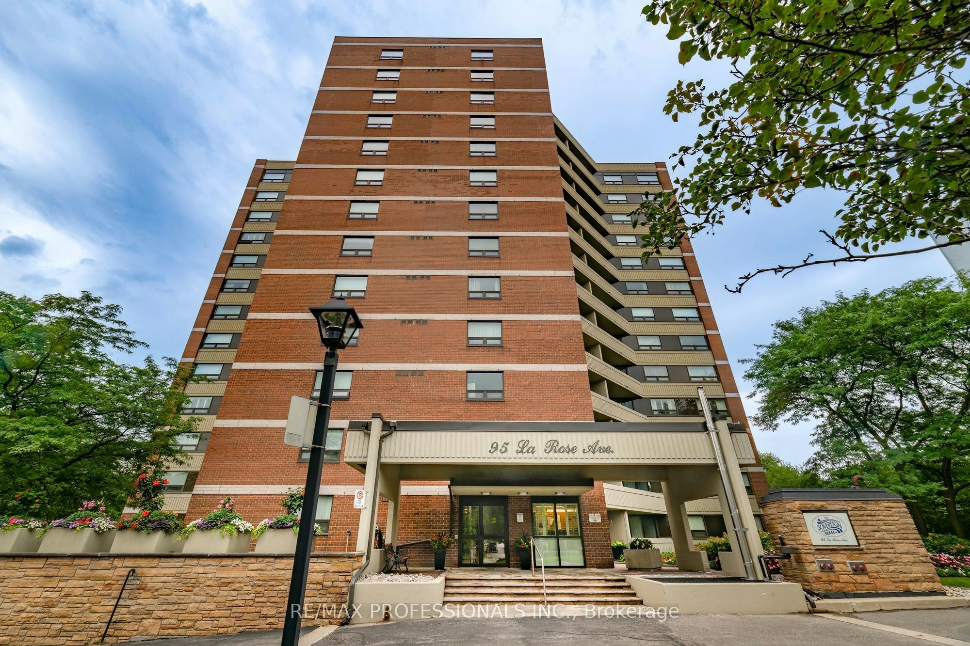 105-95 La Rose Avenue, Toronto, ON, M9P 3T2
