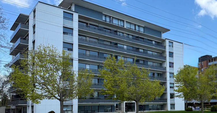 804-363 Lakeshore Road E, Mississauga, ON, L5G 1H7