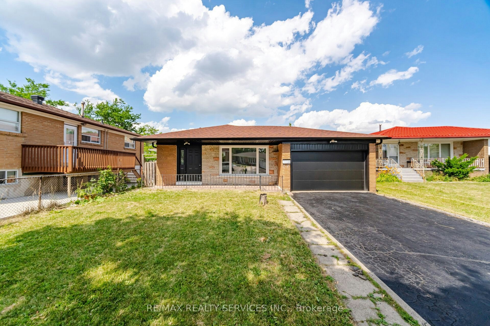 7493 Netherwood Road, Mississauga, ON, L4T 2N7