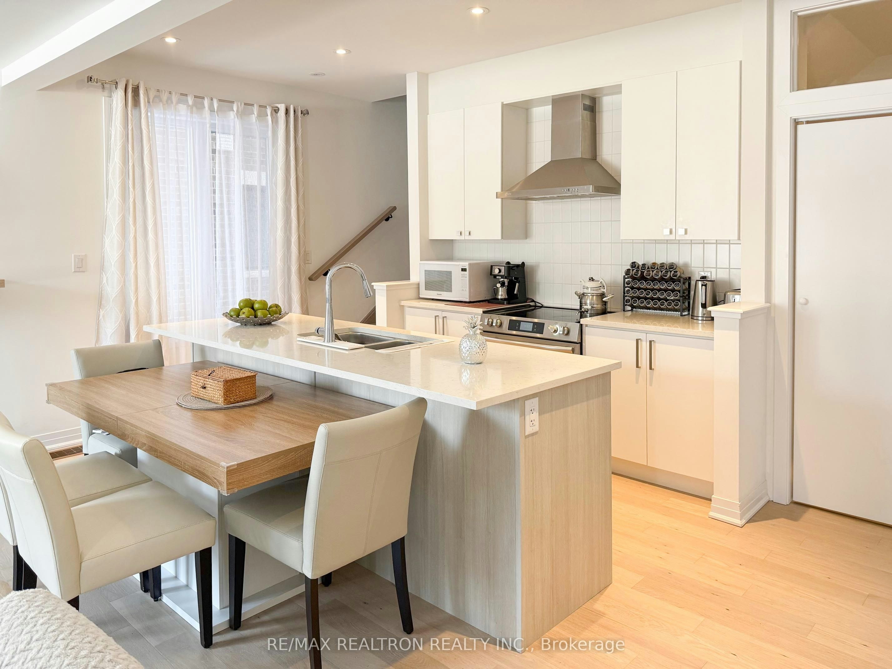 Bedroom B-3272 Sixth Line, Oakville, ON, L6M 5S9 - 8
