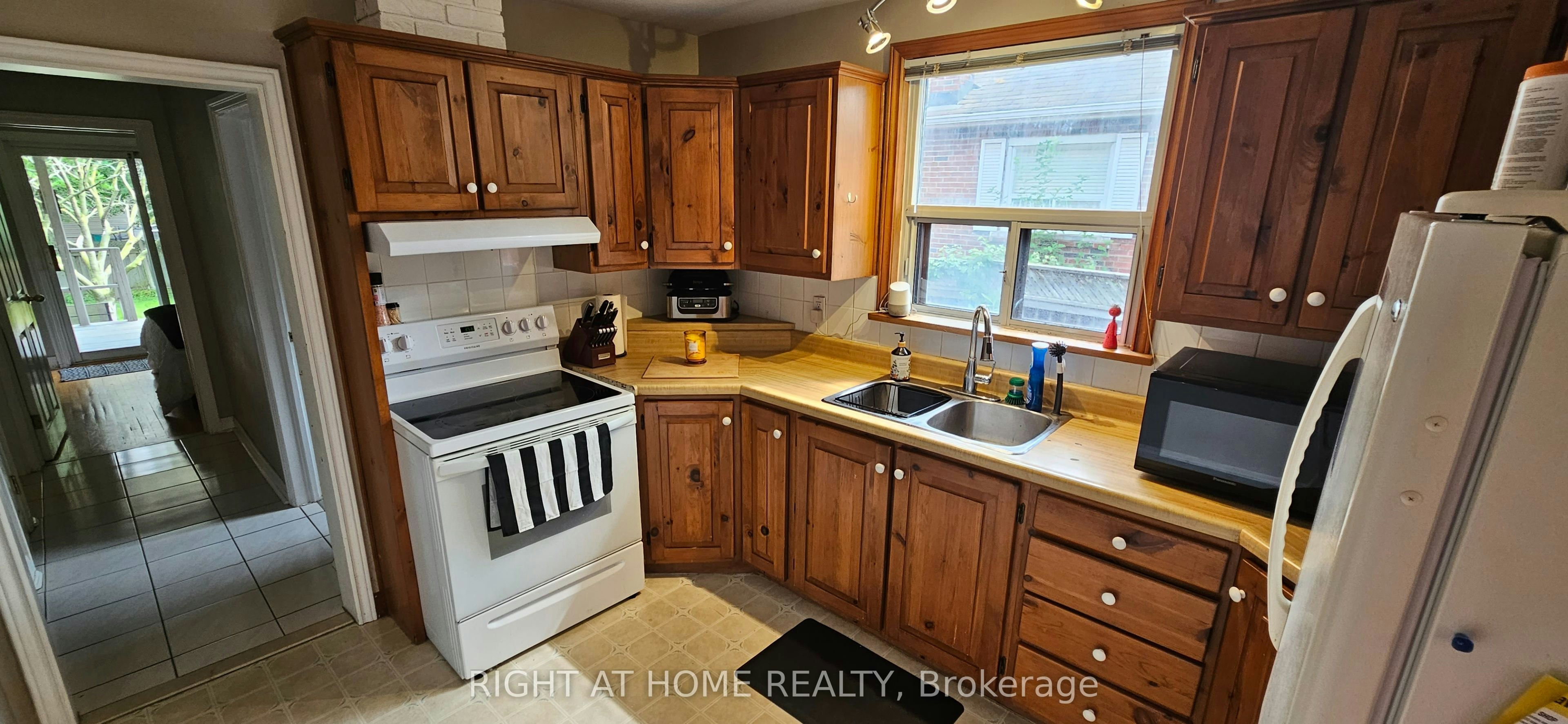 Main-130 Prince Charles Drive, Oakville, ON, L6K 2C9 - 4