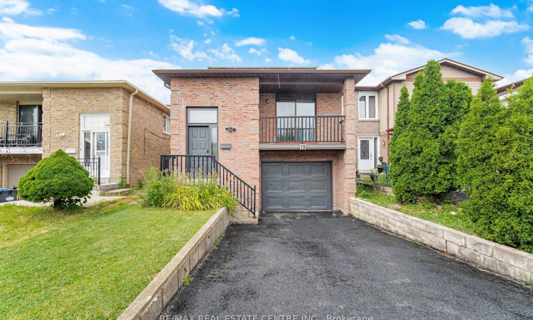 13 Dafoe Crescent