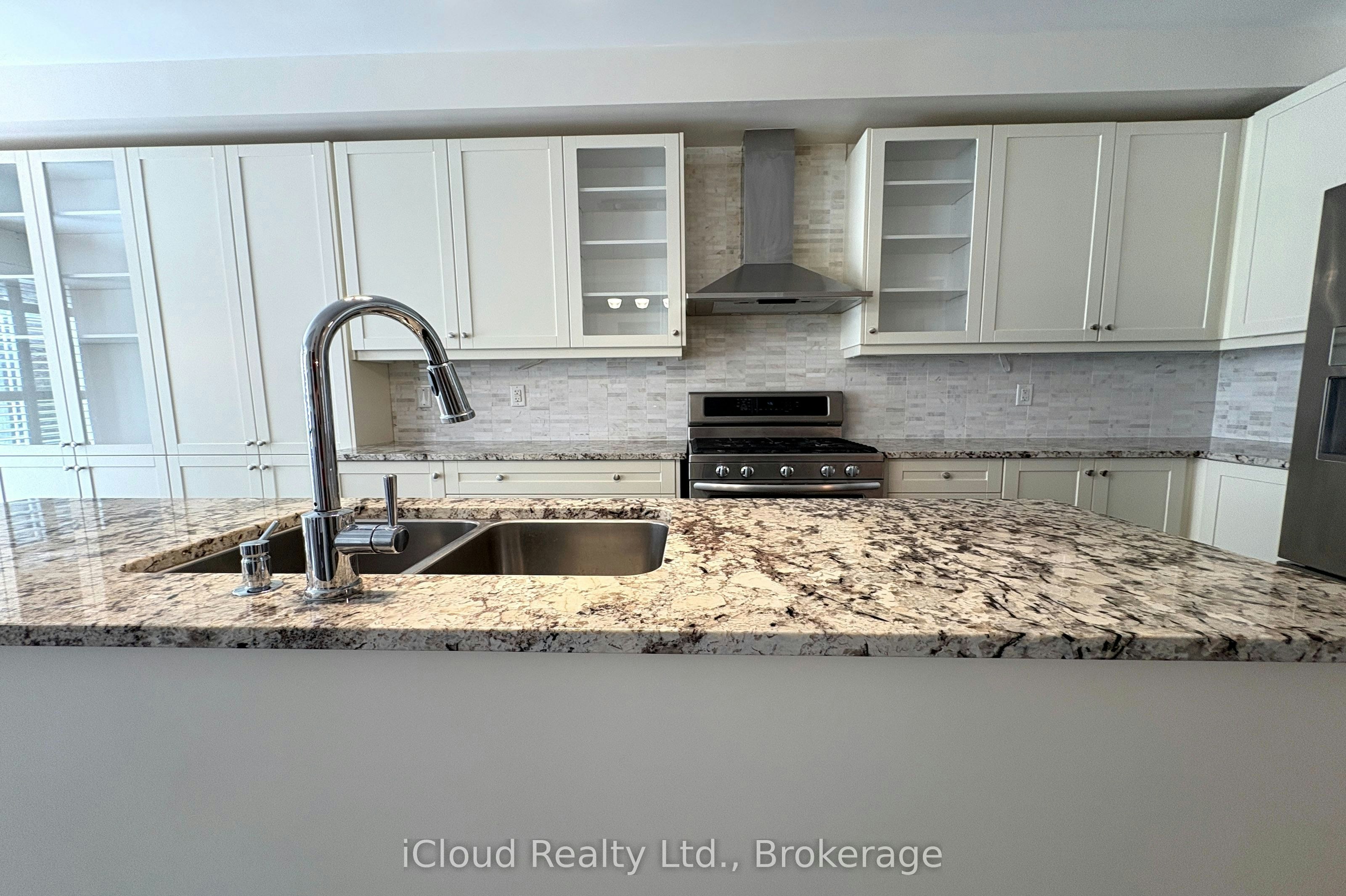 2466 Village Common, Oakville, ON, L6M 0S2 - 14