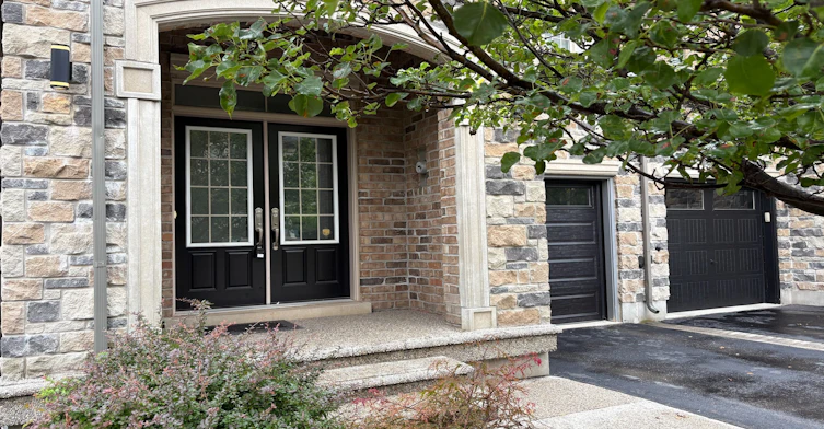 2466 Village Common, Oakville, ON, L6M 0S2 - 2