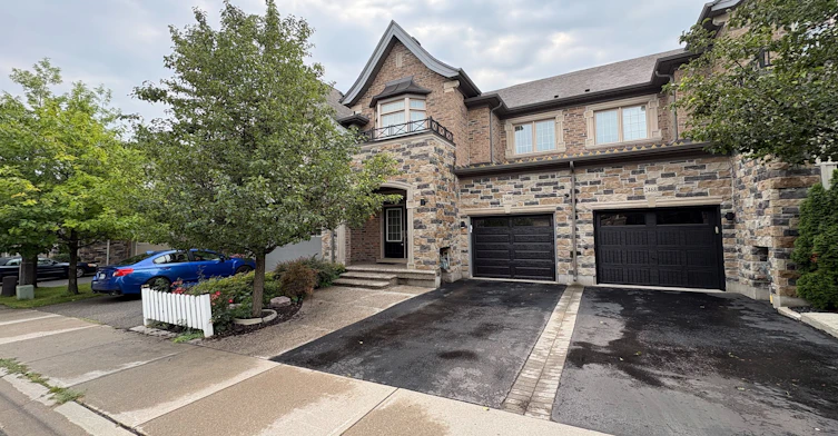 2466 Village Common, Oakville, ON, L6M 0S2
