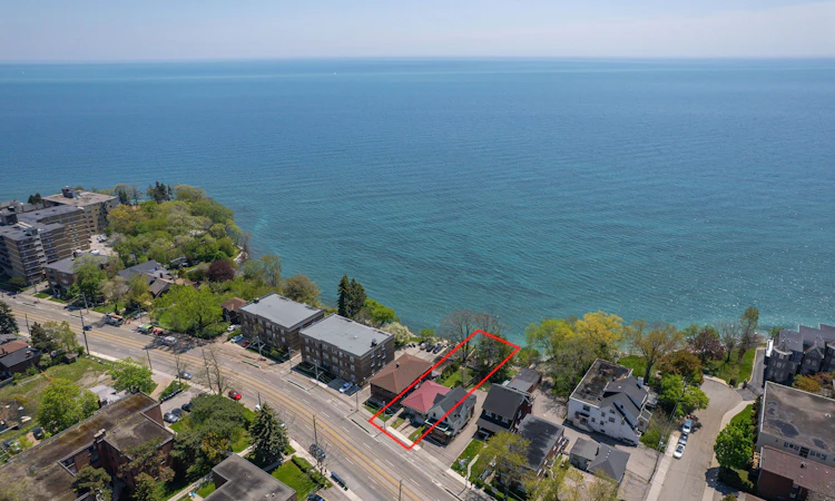2703 Lake Shore Boulevard W