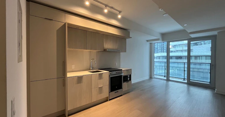 312-448 Burnhamthorpe Road W, Mississauga, ON, L5B 4M6