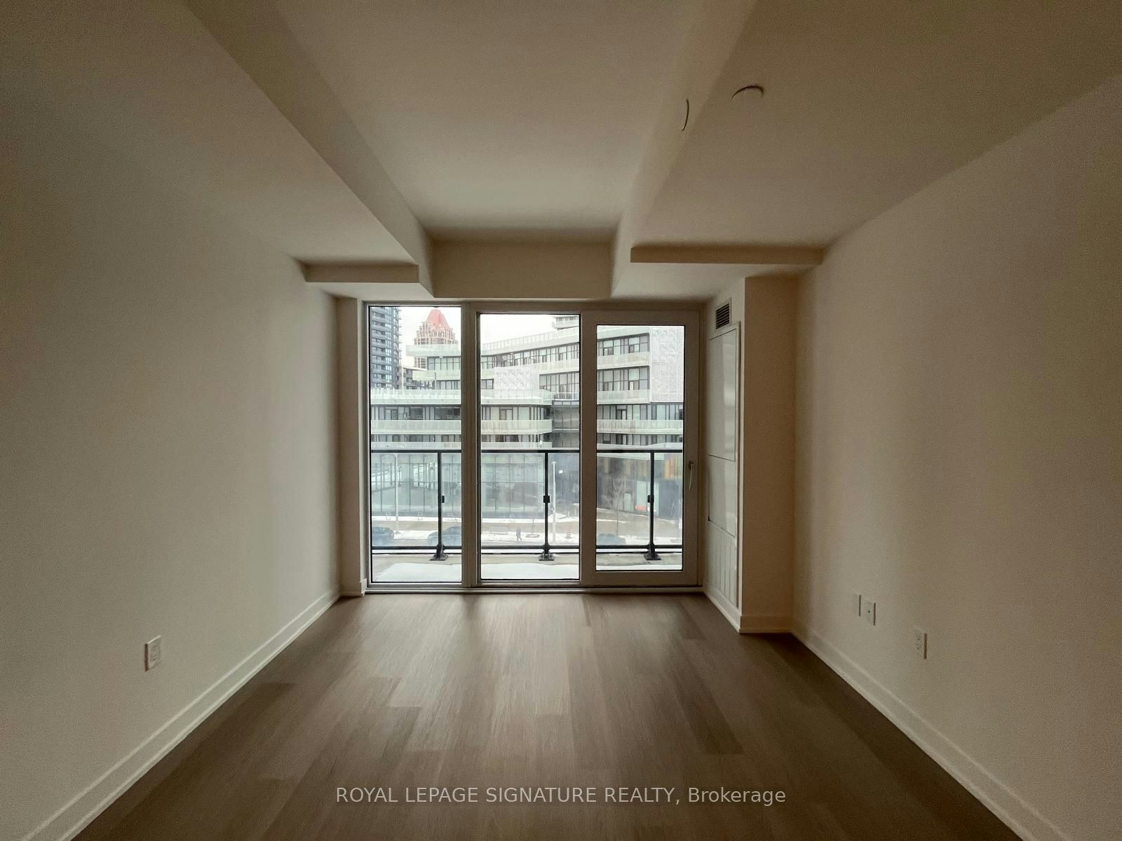 312-448 Burnhamthorpe Road W, Mississauga, ON, L5B 4M6 - 3