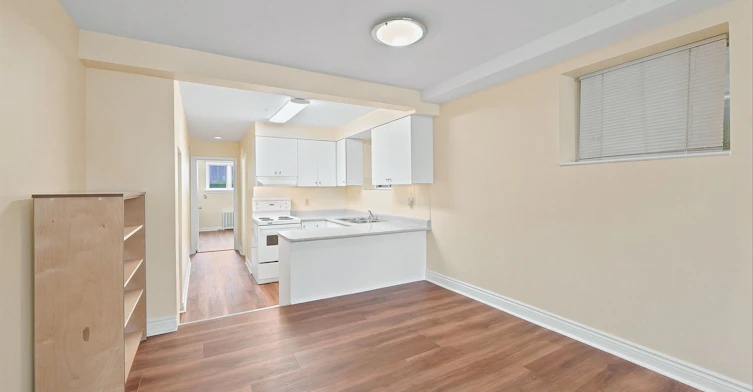 BSMT-56 Dynevor Road, Toronto, ON, M6E 3X1 - 3