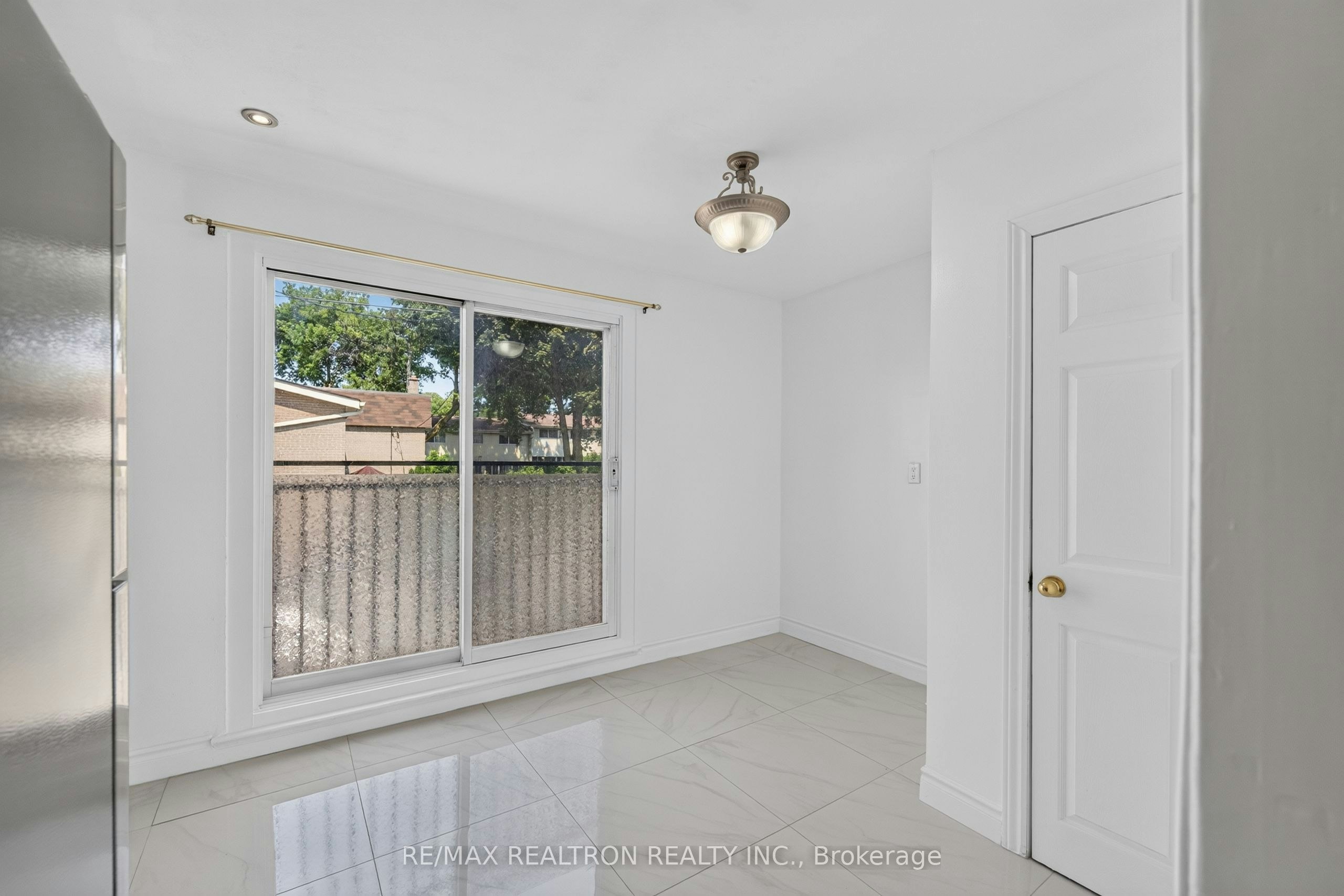 5-6 Sentinel Road, Toronto, ON, M3J 3T7 - 17