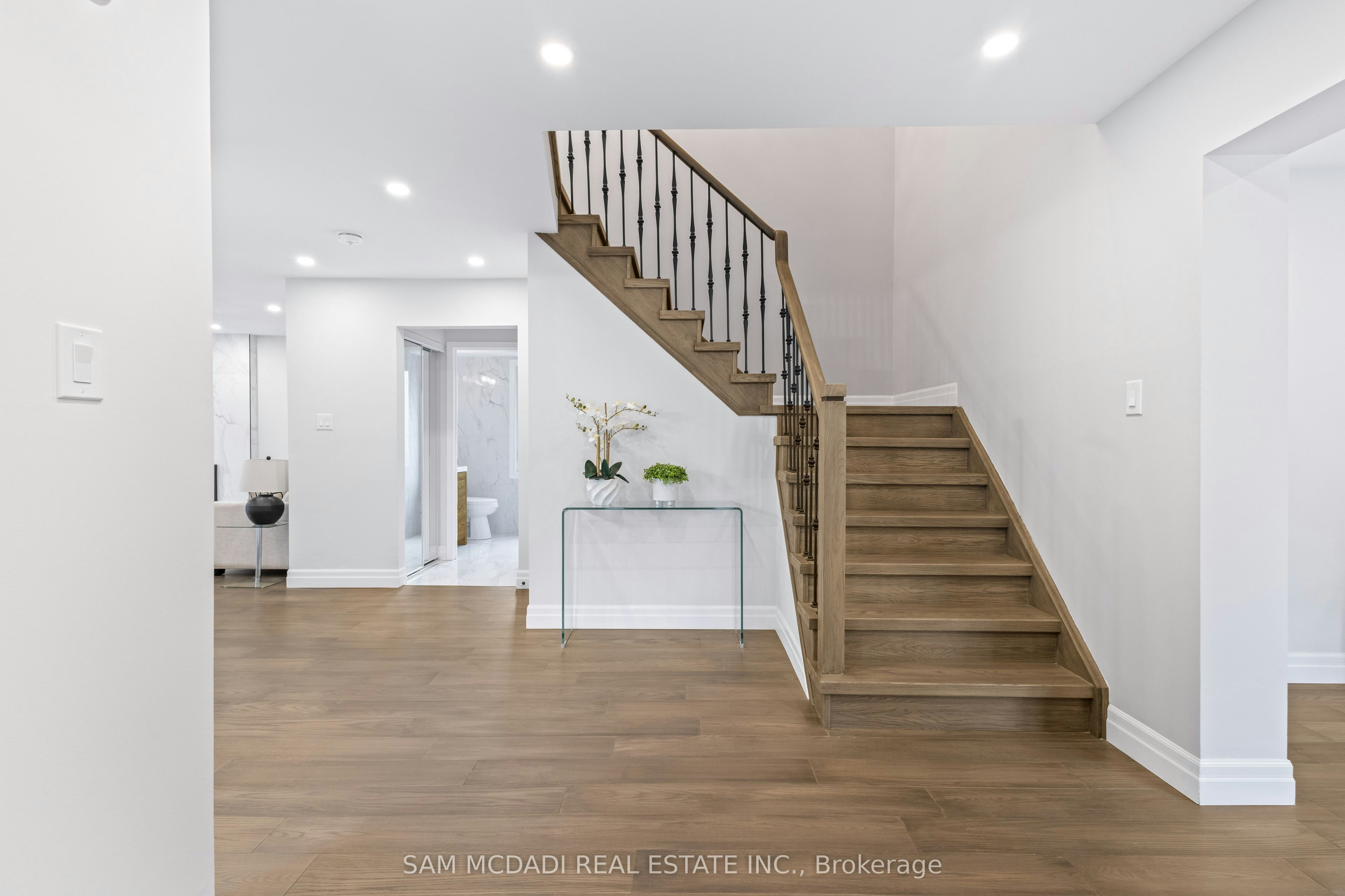 2535 Robin Drive, Mississauga, ON, L5K 2G2 - 4