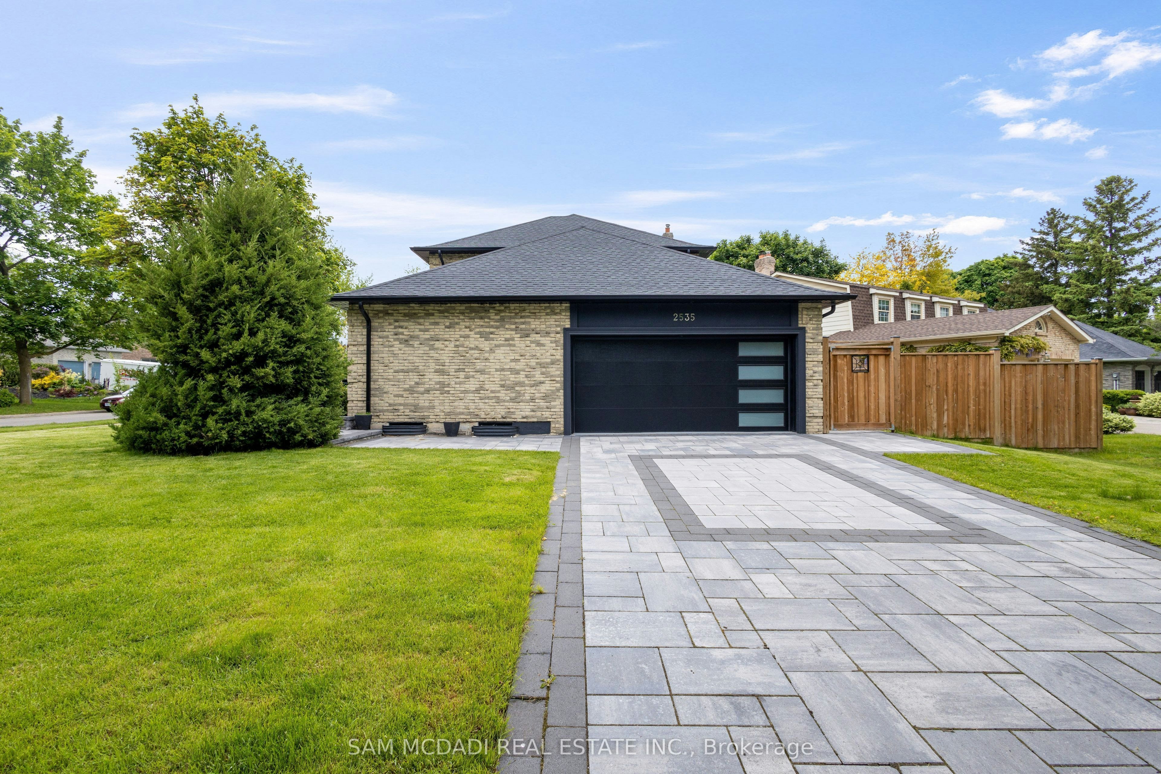 2535 Robin Drive, Mississauga, ON, L5K 2G2 - 2