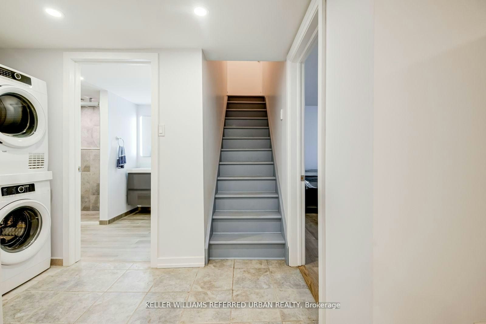 Lower-2556 Lake Shore Boulevard W, Toronto, ON, M8V 1G1 - 4