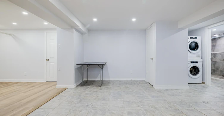 Lower-2556 Lake Shore Boulevard W, Toronto, ON, M8V 1G1 - 7