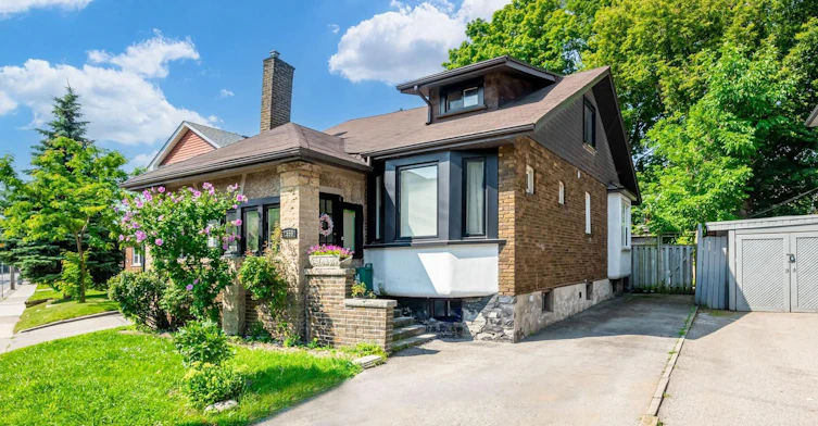 Lower-2556 Lake Shore Boulevard W, Toronto, ON, M8V 1G1
