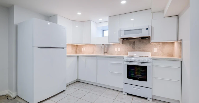 Lower-2556 Lake Shore Boulevard W, Toronto, ON, M8V 1G1 - 11
