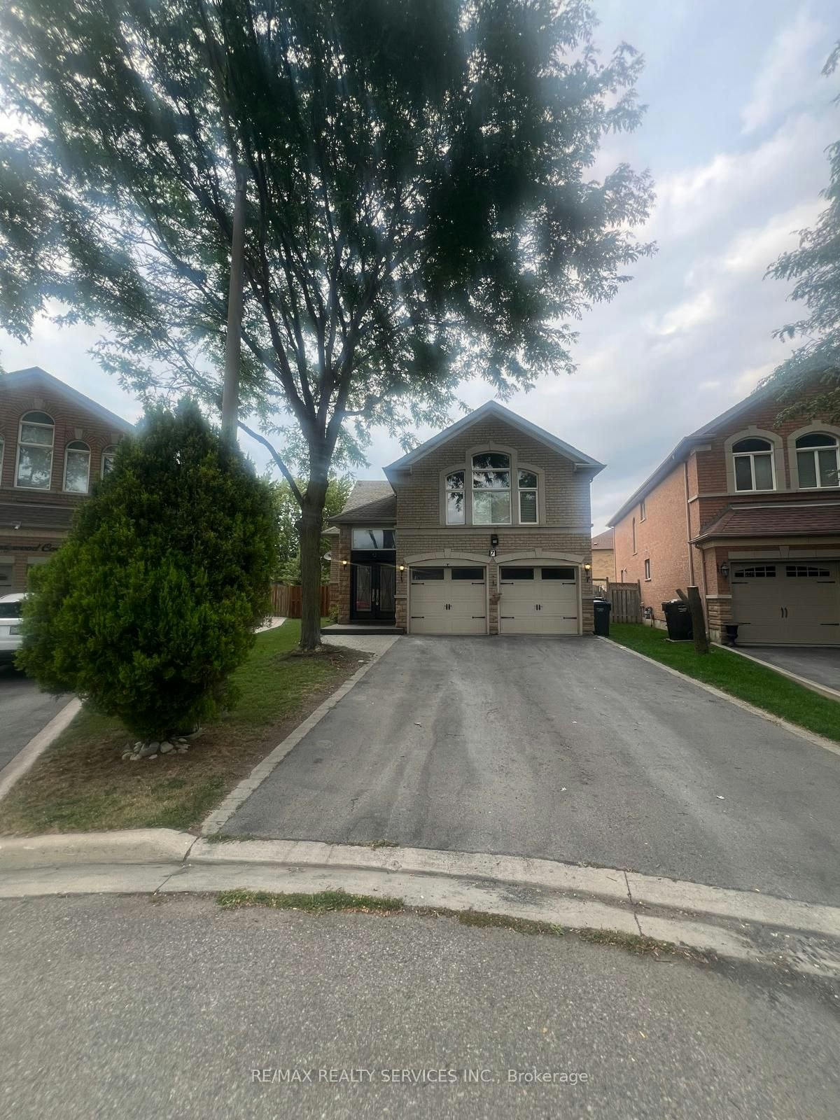 7 Ladywood Court, Brampton, ON, L6Z 4T9