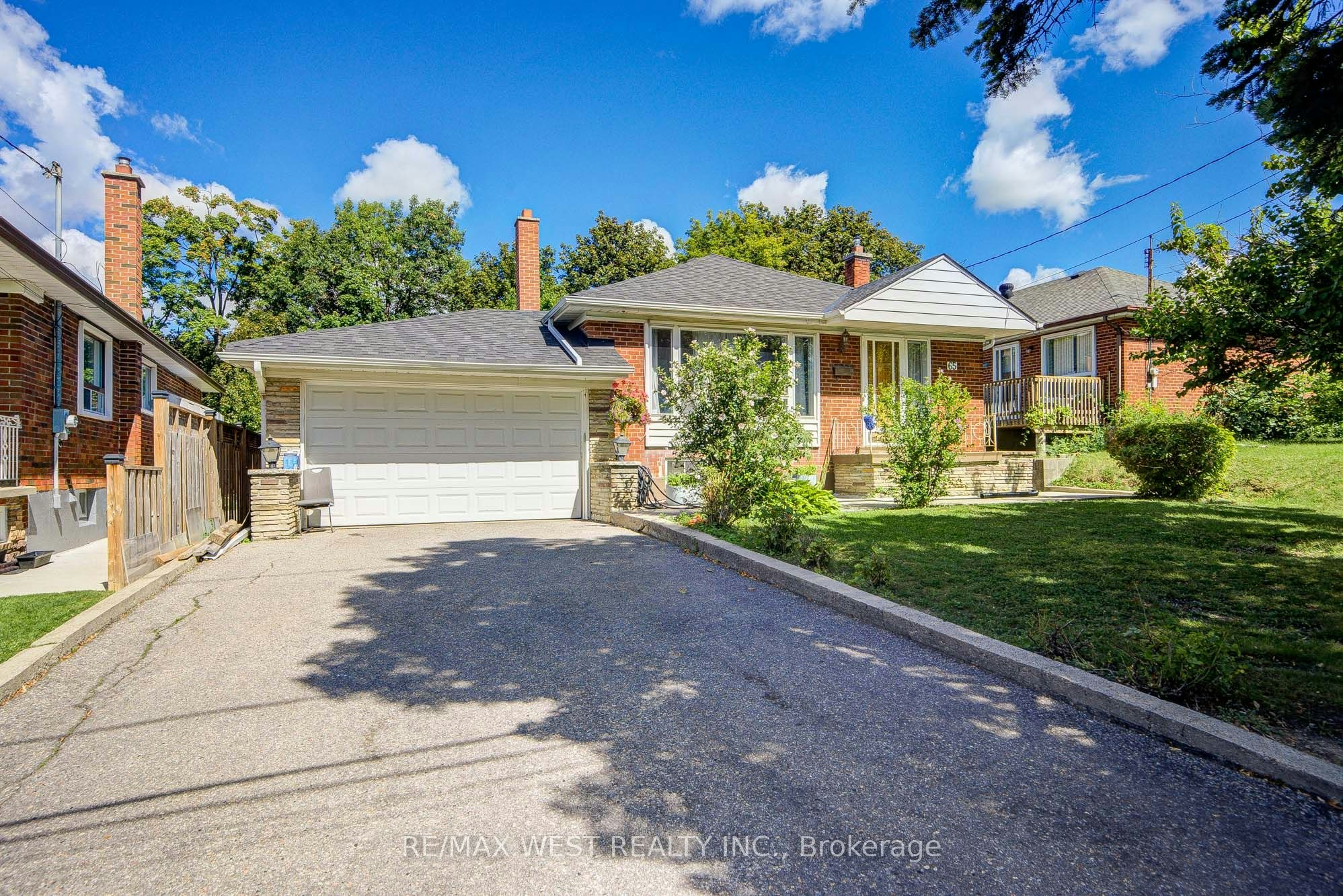 65 Ridge Point Crescent, Toronto, ON, M6M 2Z7