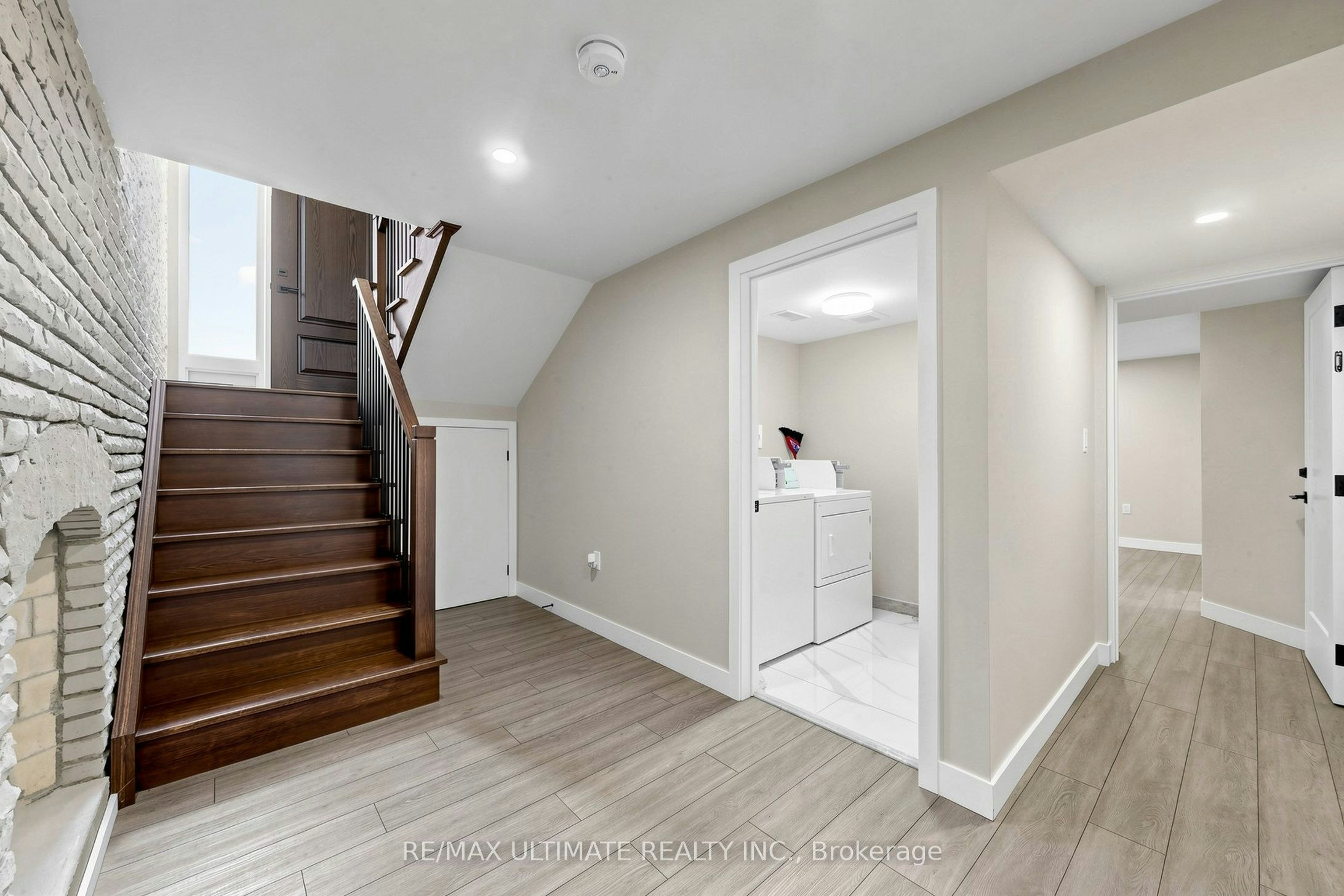 Upper-10 Warbeck Place, Toronto, ON, M9R 3C3 - 14