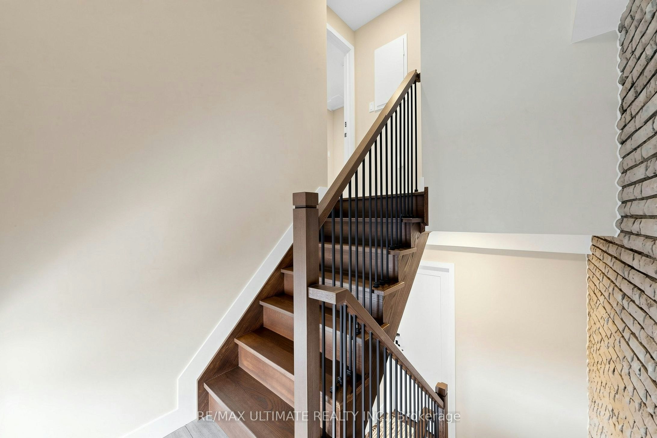 Upper-10 Warbeck Place, Toronto, ON, M9R 3C3 - 12