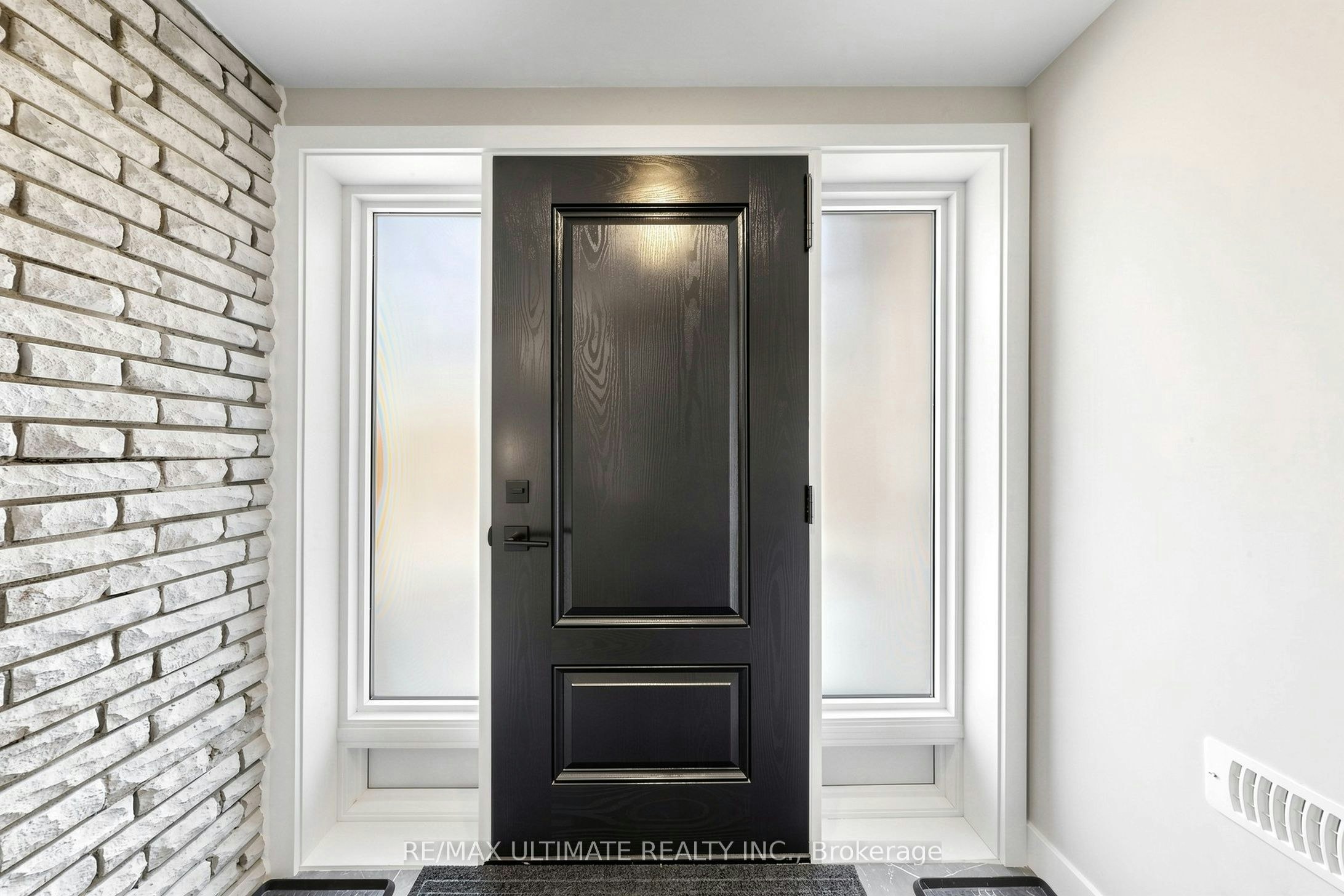 Upper-10 Warbeck Place, Toronto, ON, M9R 3C3 - 2