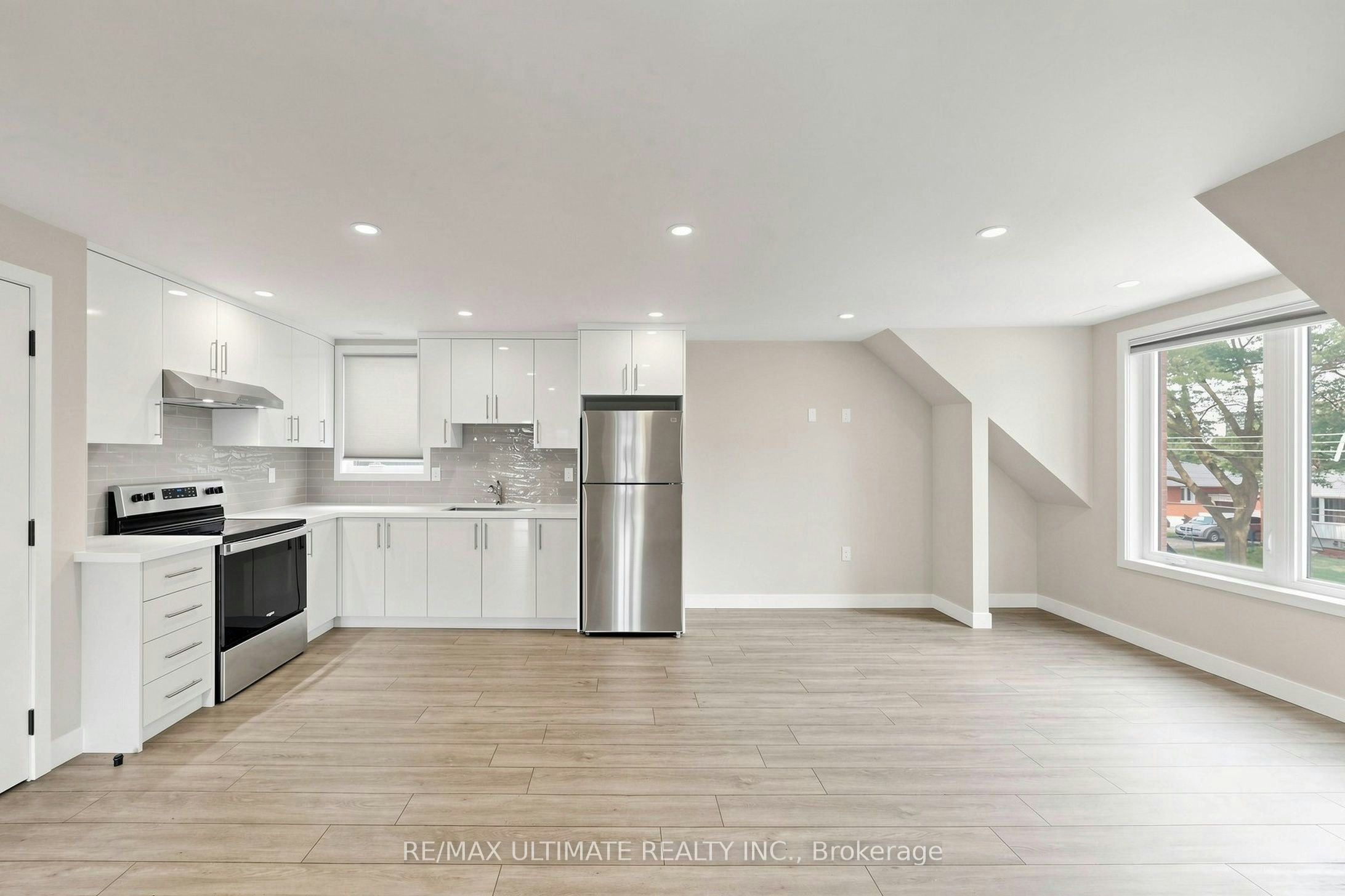 Upper-10 Warbeck Place, Toronto, ON, M9R 3C3 - 5