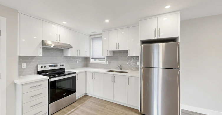 Upper-10 Warbeck Place, Toronto, ON, M9R 3C3 - 6