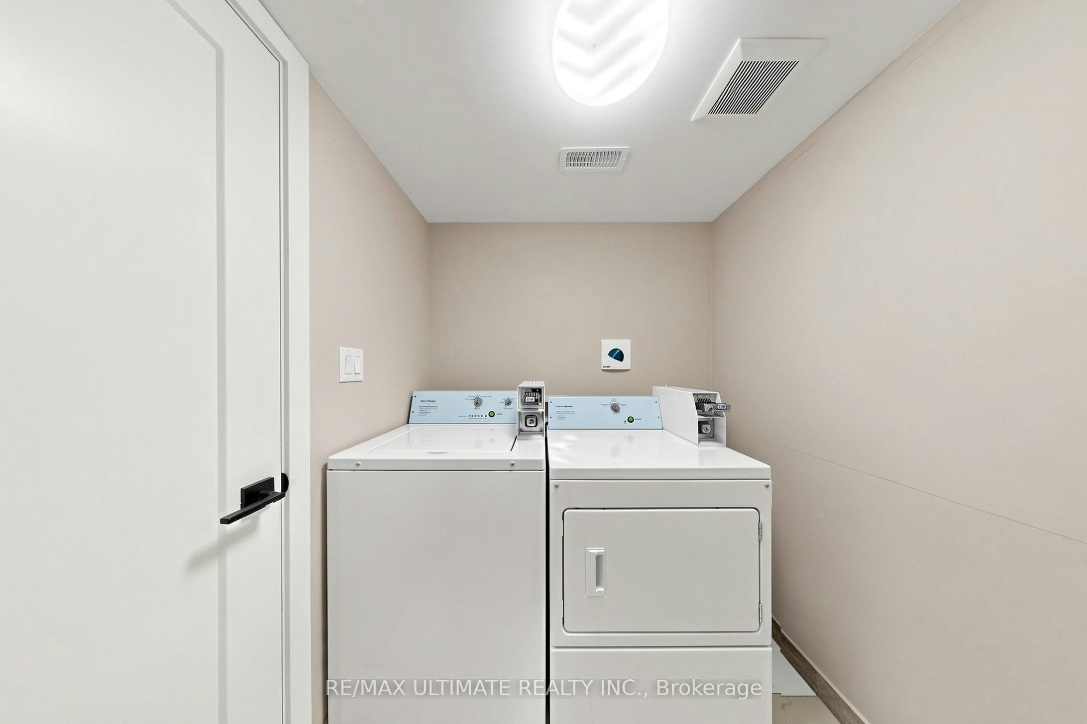 Upper-10 Warbeck Place, Toronto, ON, M9R 3C3 - 15