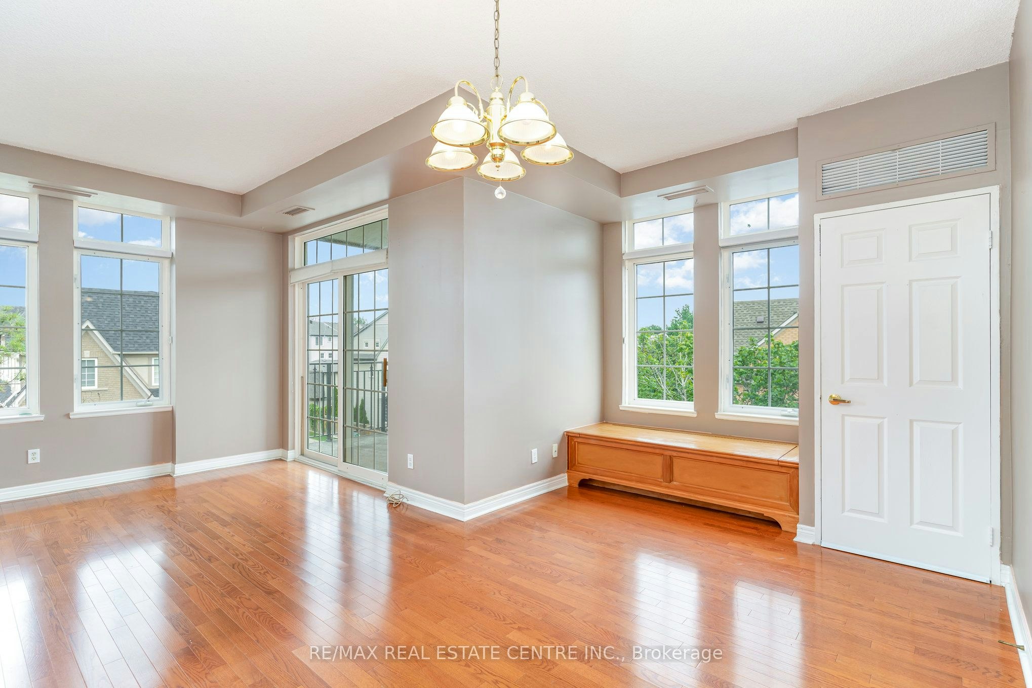 410-2301 Parkhaven Boulevard, Oakville, ON, L6H 6V6 - 4