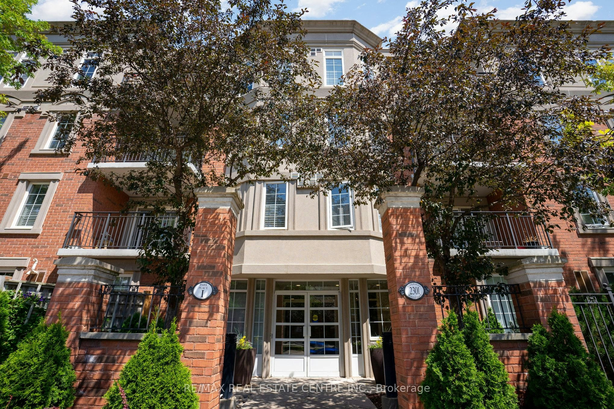 410-2301 Parkhaven Boulevard, Oakville, ON, L6H 6V6 - 2