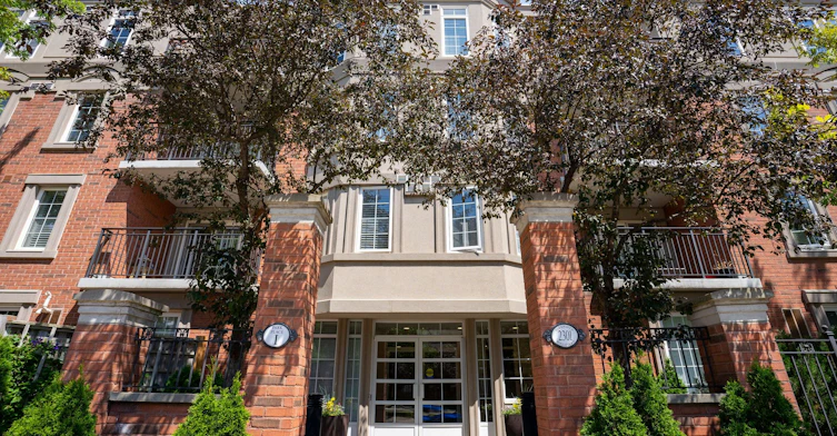 410-2301 Parkhaven Boulevard, Oakville, ON, L6H 6V6 - 2