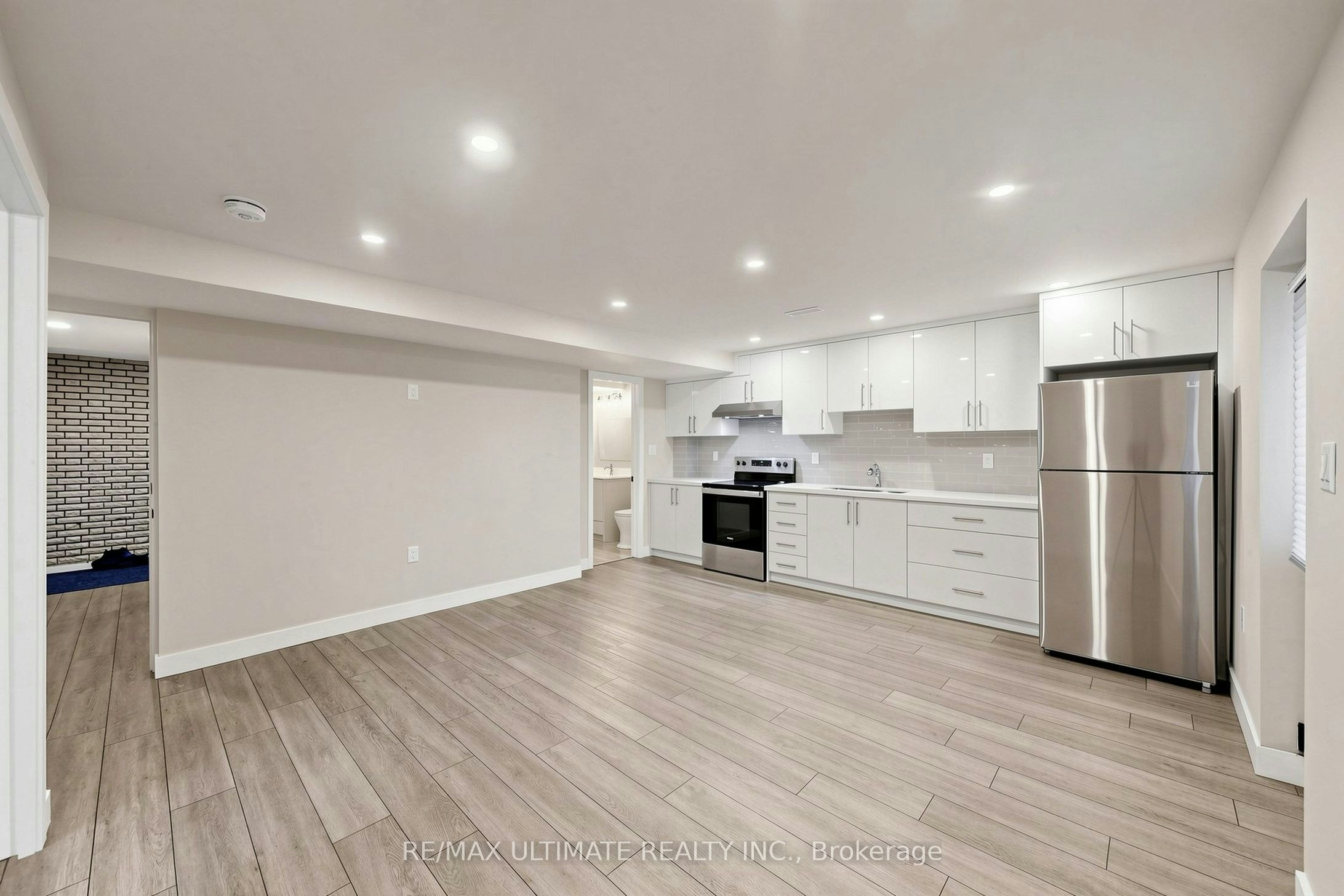Lower-10 Warbeck Place, Toronto, ON, M9R 3C3 - 5