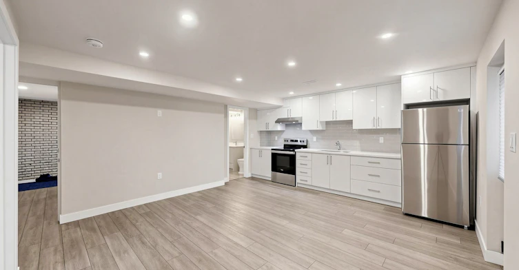 Lower-10 Warbeck Place, Toronto, ON, M9R 3C3 - 5