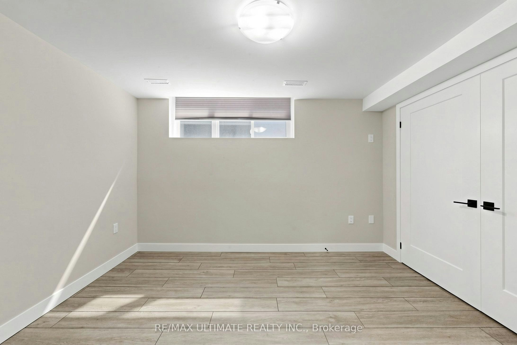 Lower-10 Warbeck Place, Toronto, ON, M9R 3C3 - 9