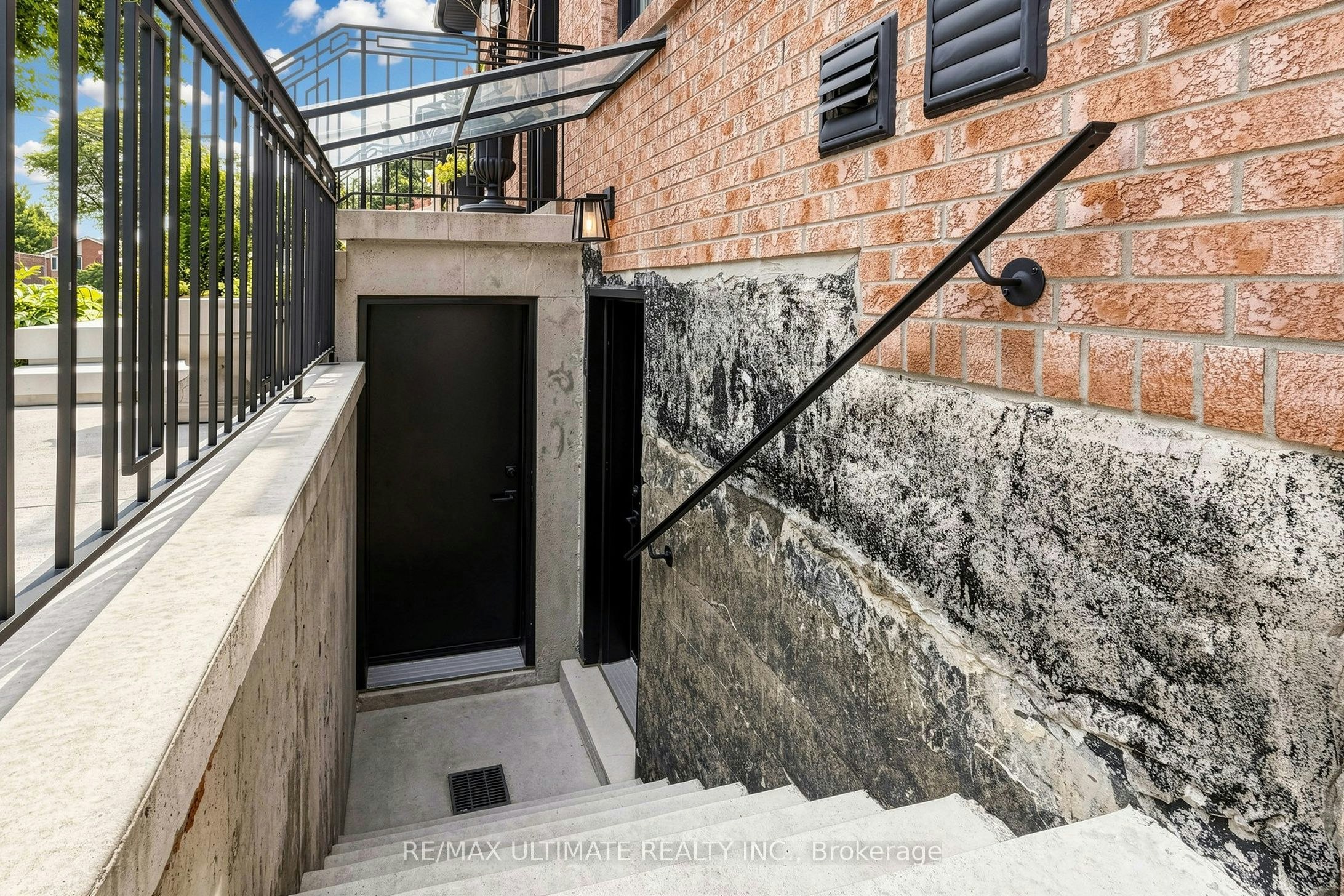 Lower-10 Warbeck Place, Toronto, ON, M9R 3C3 - 2