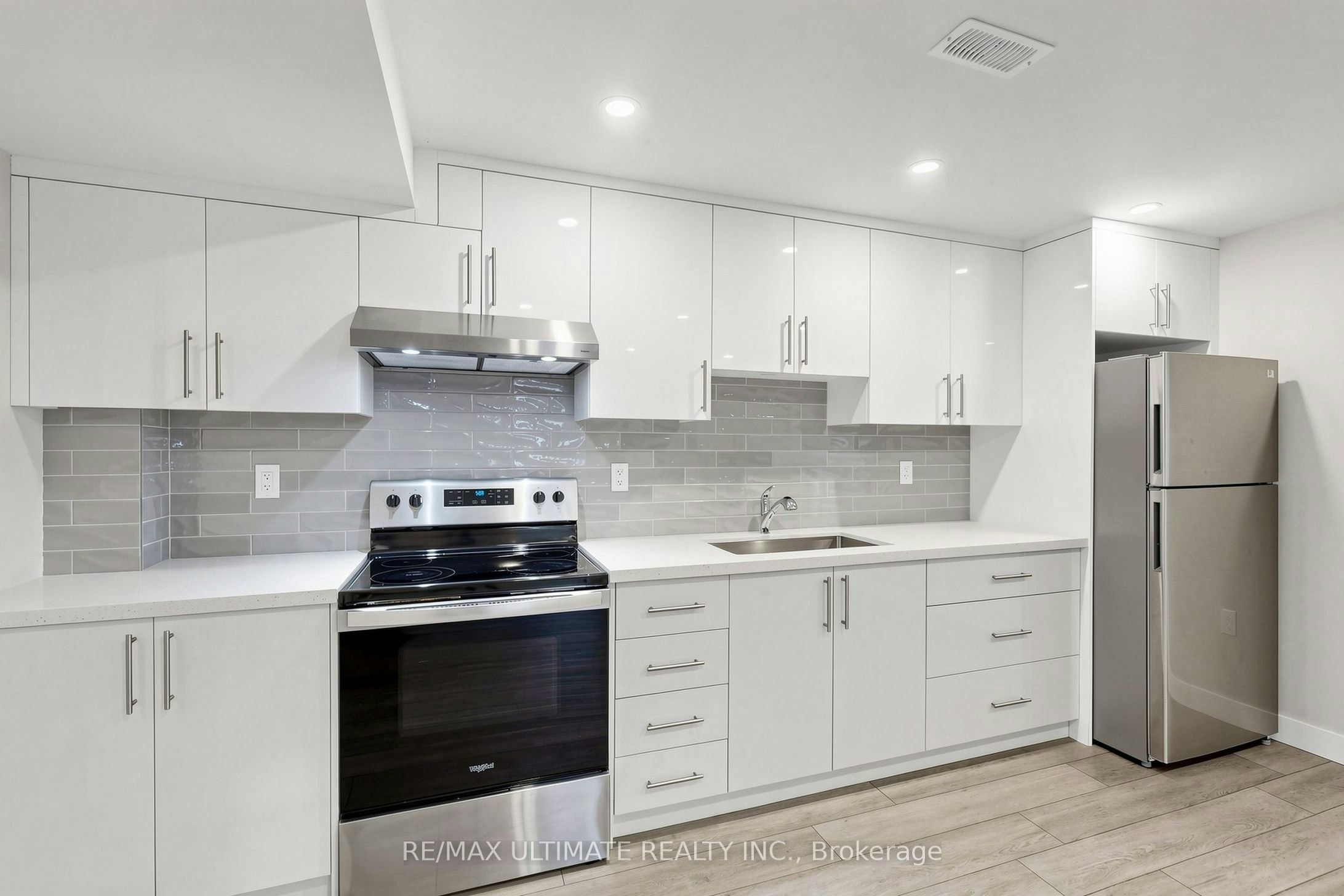 Lower-10 Warbeck Place, Toronto, ON, M9R 3C3 - 6