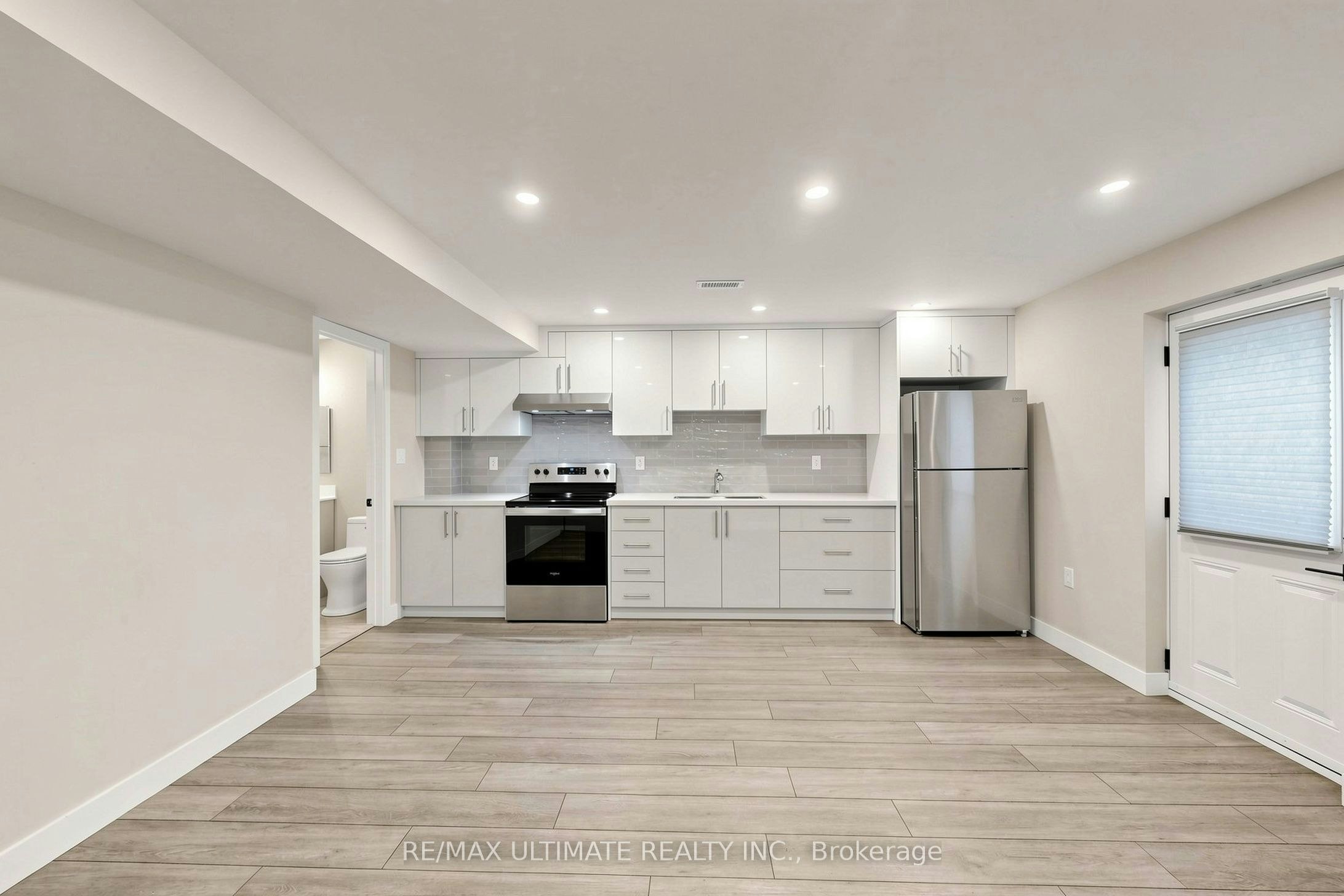 Lower-10 Warbeck Place, Toronto, ON, M9R 3C3 - 3