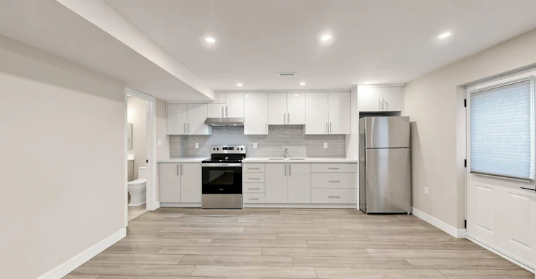 Lower-10 Warbeck Place, Toronto, ON, M9R 3C3 - 3