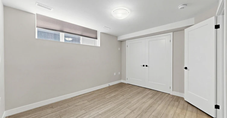Lower-10 Warbeck Place, Toronto, ON, M9R 3C3 - 7